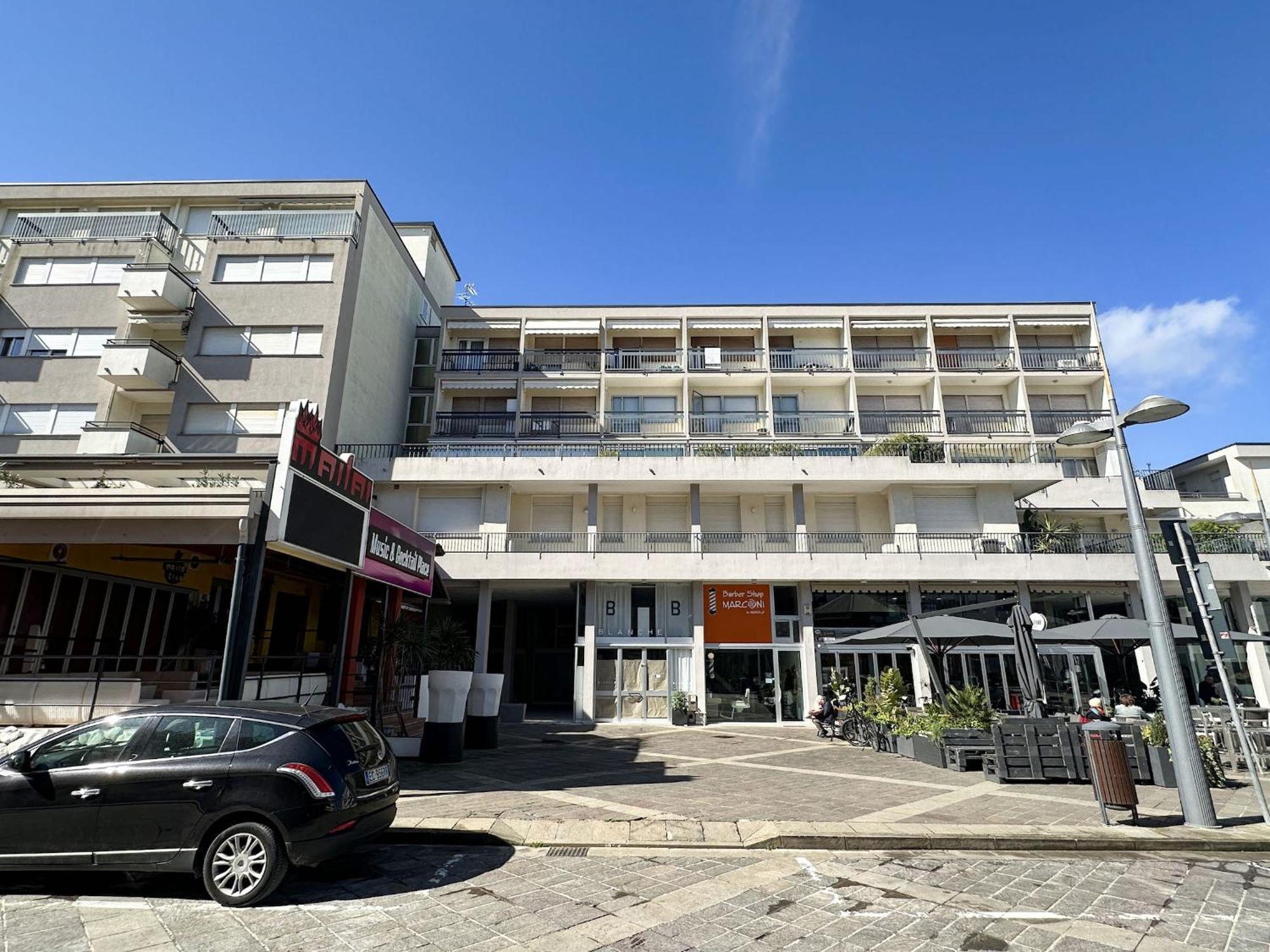 Appartamento Due Camere, Centrale, Vicino Al Mare - Marina Marconi *